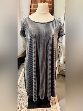 She + Sky Silver-Gray Velvet Midi Dress